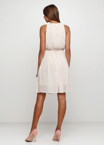 Светло-бежевое коктейльное платье с открытыми плечами, клеш H&M