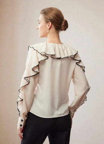 Молочна блуза SHEIN