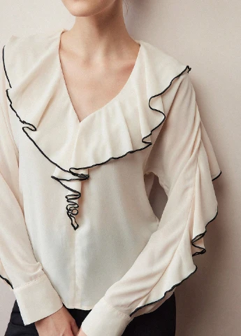 Молочна блуза SHEIN