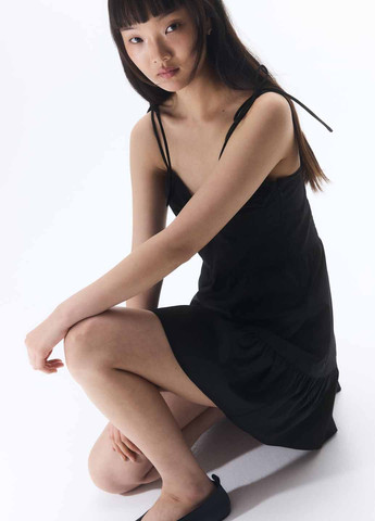 Черное кэжуал платье клеш H&M однотонное