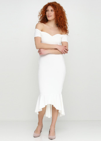 Белое вечернее платье с открытыми плечами Missguided однотонное