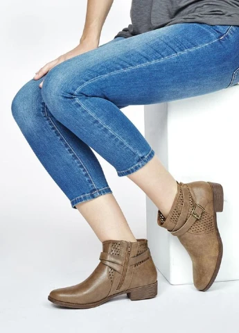 Осенние ботинки JustFab с перфорацией из искусственной кожи