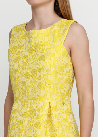 Желтое деловое платье короткое Pedro Del Hierro фактурное