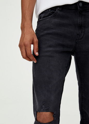 Черные демисезонные зауженные джинсы Pull&Bear