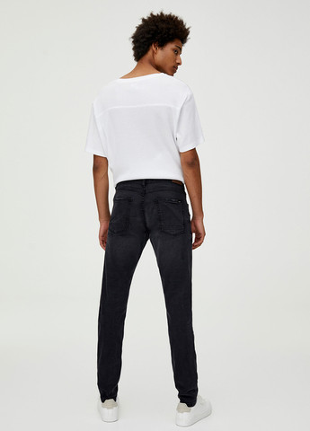 Черные демисезонные зауженные джинсы Pull&Bear