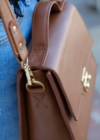 Кожаная женская сумка через плечо с ручкой. Сумочка клатч коричневая. Сумка кросс боди на плечо маленькая из кожи. Monika Kozhanty (224402310)