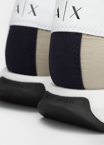 Бежевые демисезонные кроссовки Armani Exchange