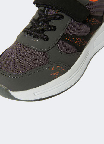 Темно-серые демисезонные кроссовки DeFacto