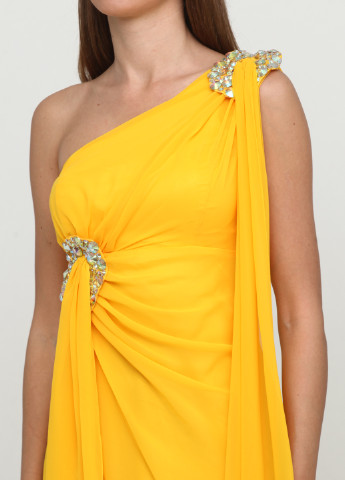 Желтое коктейльное платье с открытыми плечами Corleone однотонное