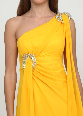Желтое коктейльное платье с открытыми плечами Corleone однотонное