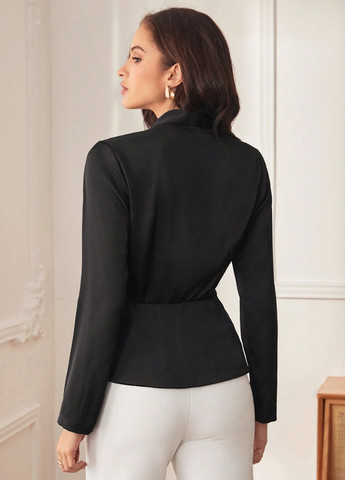 Чёрная блуза с баской, на запах SHEIN