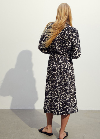 Коричнева кежуал сукня сукня-сорочка H&M з абстрактним візерунком