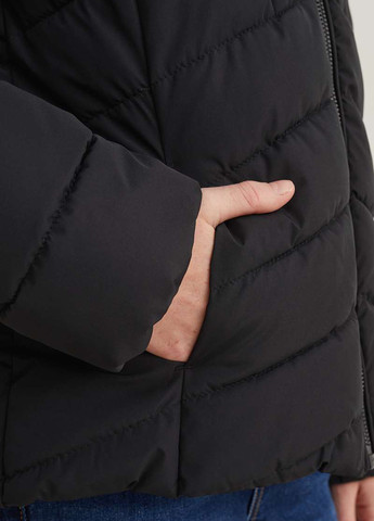 Черная демисезонная куртка C&A