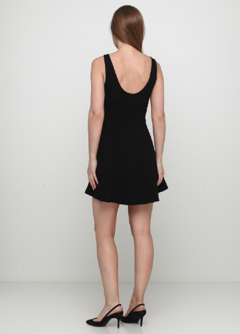 Черное кэжуал платье H&M однотонное