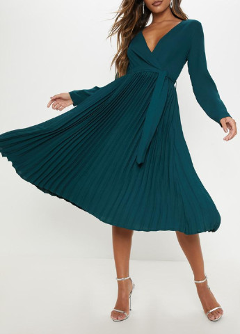 Изумрудное кэжуал платье плиссированное, клеш PrettyLittleThing однотонное