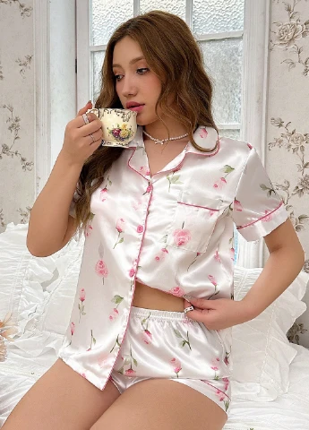 Біла всесезон піжама (сорочка, шорти) сорочка + шорти SHEIN