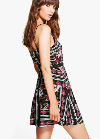 Черное кэжуал платье Boohoo однотонное