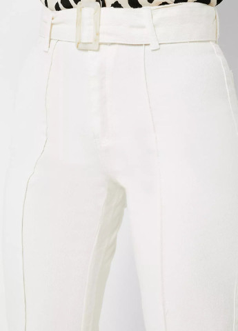 Белые демисезонные зауженные джинсы Missguided