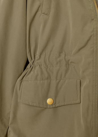 Парка H&M (362376818)