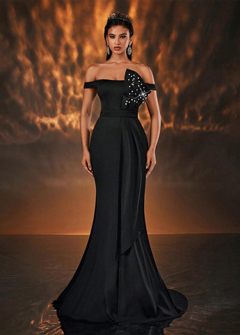 Черное вечернее платье со шлейфом, годе, с открытыми плечами, с открытой спиной SHEIN однотонное