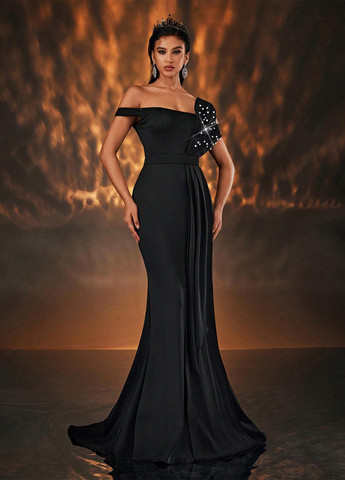 Черное вечернее платье со шлейфом, годе, с открытыми плечами, с открытой спиной SHEIN однотонное