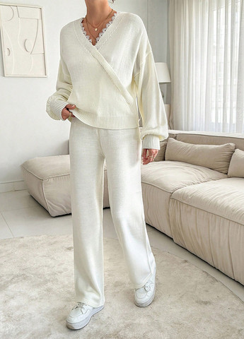 Молочний демісезонний комплект (пуловер, штани) SHEIN