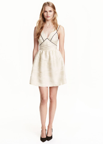 Молочна кежуал сукня кльош H&M однотонна