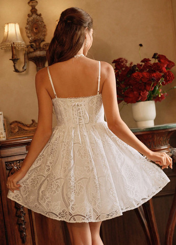 Белое коктейльное платье с юбкой-солнце, с корсетом, с открытой спиной SHEIN с цветочным принтом