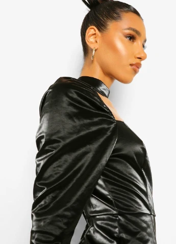 Черное кэжуал платье с открытой спиной Boohoo однотонное