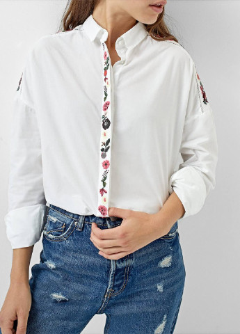Белая кэжуал рубашка с цветами Stradivarius
