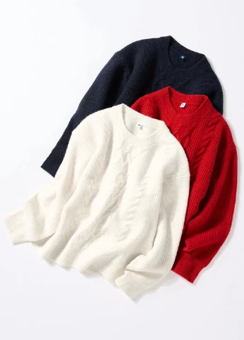 Молочный демисезонный свитер джемпер Uniqlo