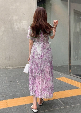 Светло-розовое кэжуал платье а-силуэт, плиссированное SHEIN с цветочным принтом