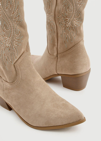 Осенние сапоги казаки Boohoo с вышивкой