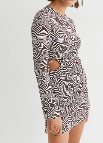 Темно-коричневое кэжуал платье H&M с абстрактным узором