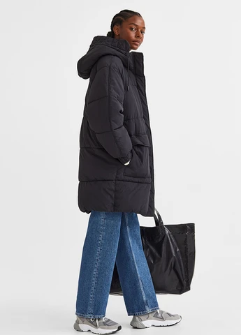Черная демисезонная куртка H&M