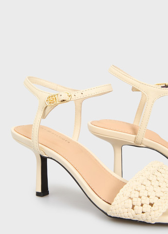 Молочные босоножки Tommy Hilfiger с ремешком с логотипом