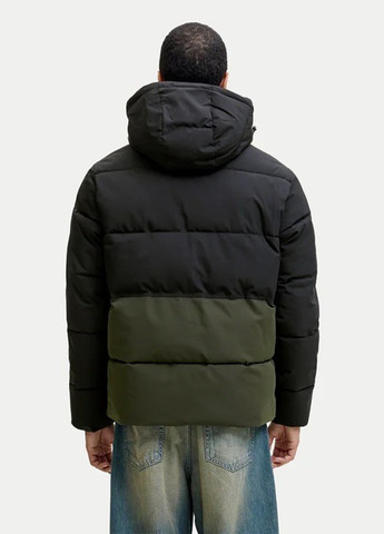 Темно-зелена демісезонна куртка Jack & Jones