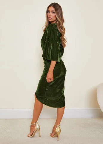 Оливкова коктейльна сукня PrettyLittleThing однотонна