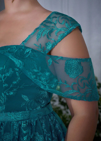 Смарагдова вечірня сукня з пишною спідницею SHEIN однотонна