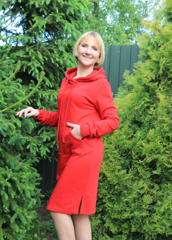 Красное кэжуал платье худи платье-худи V.O.G. однотонное