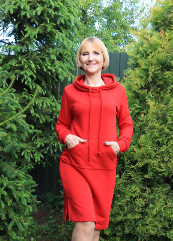 Красное кэжуал платье худи платье-худи V.O.G. однотонное