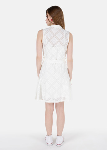 Белое кэжуал платье рубашка Colin's с геометрическим узором