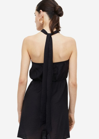 Черное кэжуал платье с открытыми плечами H&M однотонное