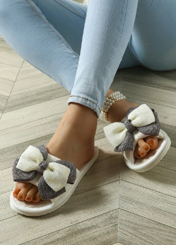 Белые шлепанцы SHEIN с бантом