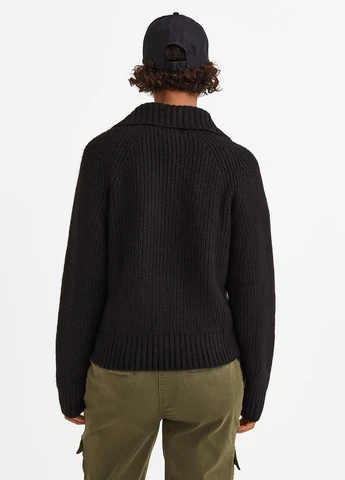 Чорний зимовий светр H&M