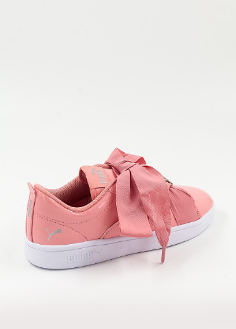 Светло-розовые всесезонные кроссовки Puma