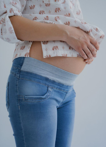 Сіро-блакитні джинси для вагітних з еластичного деніму з бандажної резинкою під животик To Be - (239788275)