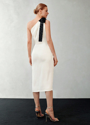 Світло-бежева вечірня, коктейльна сукня на одне плече SHEIN однотонна