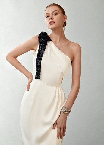 Світло-бежева вечірня, коктейльна сукня на одне плече SHEIN однотонна