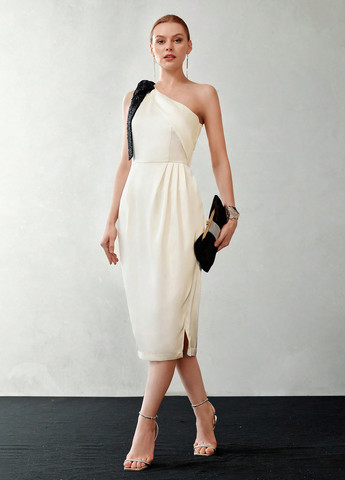 Світло-бежева вечірня, коктейльна сукня на одне плече SHEIN однотонна